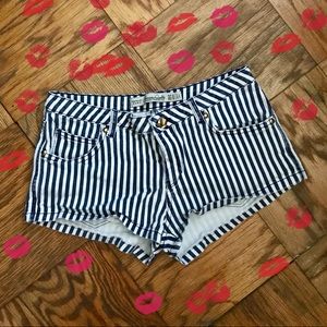 Stripe shorts 🖤